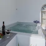 Perla, Luxury With Private Jacuzzi Apartment Perissa (Santorini)