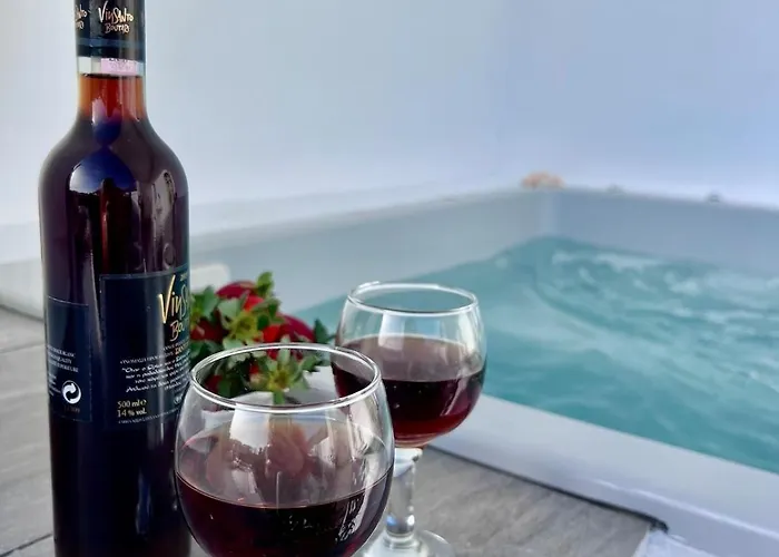 Perla, Luxury With Private Jacuzzi Lägenhet Perissa (Santorini)