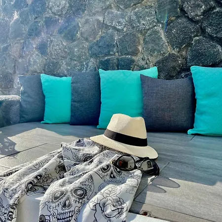 Perla, Luxury With Private Jacuzzi Apartment Perissa (Santorini)
