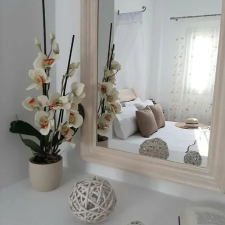 Perla, Luxury With Private Jacuzzi Perissa (Santorini)