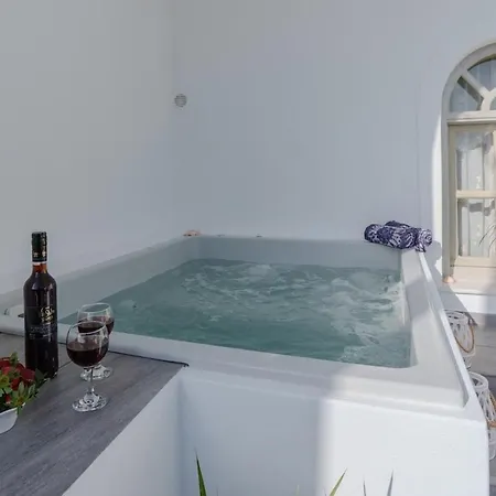 Perla, Luxury With Private Jacuzzi Appartement Perissa (Santorini)